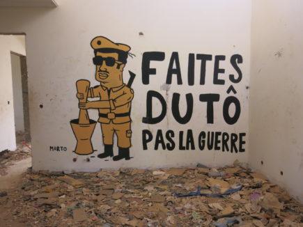 Graffiti bearing the message "Make tô, not war" on a wall in François Compaoré’s abandoned villa. (rcb)